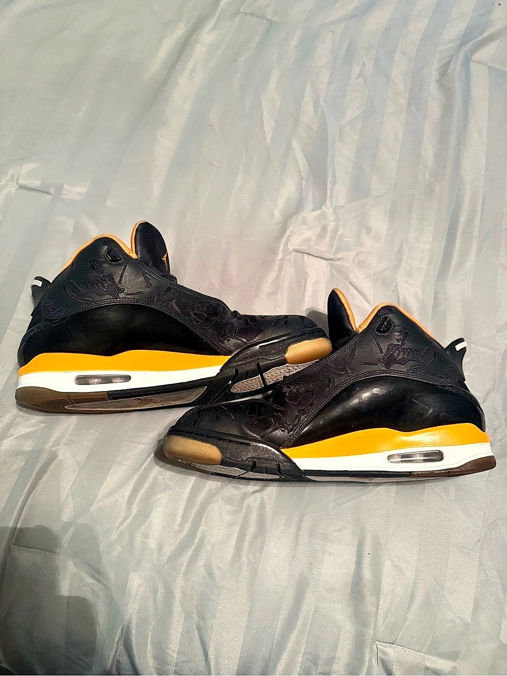 Jordan Dub Zero Black Taxi & Yellow Sneakers